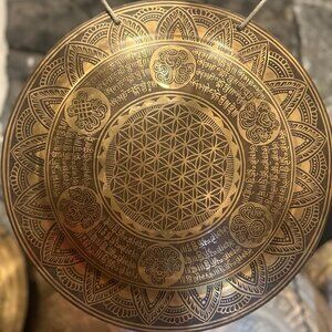 18-Inch Handcrafted Tibetan Gong from Nepal – FLower Of Life /Mantra of Compassi